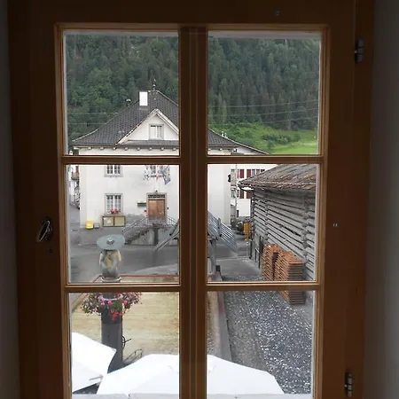 Gasthaus Am Brunnen ホテル Valendas