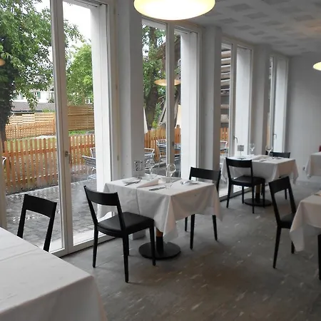 Gasthaus Am Brunnen מלון *