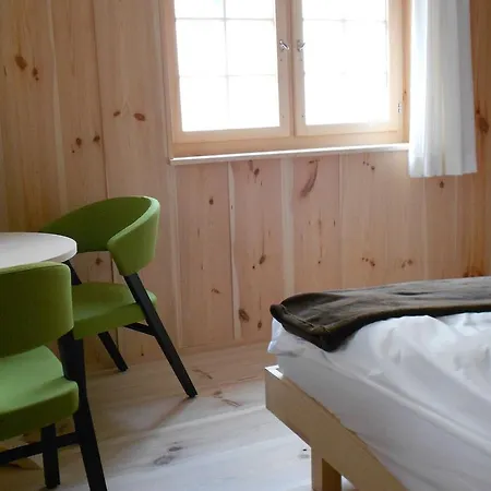 Gasthaus Am Brunnen מלון Valendas